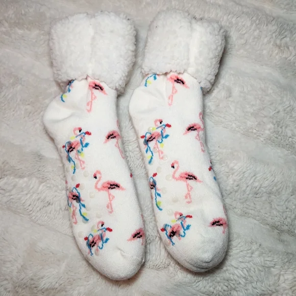 Cozy Sherpa-Lined Slipper Socks – Pink Flamingo Christmas – Non-Slip Grips - Picture 1 of 2